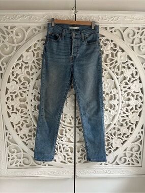 Levi’s Wedgie Straight Jeans 26 High Rise Button Fly